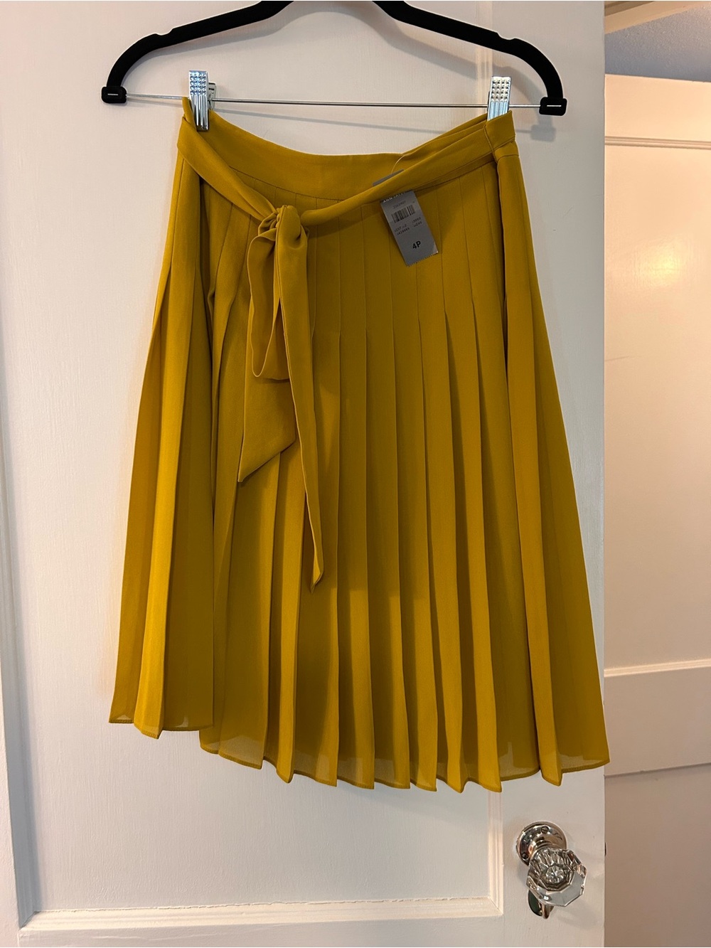 NWT Ann Taylor Pleated Skirt in Mustard Yellow with Tie size 4P